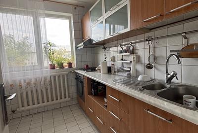 Apartament cu 3 camere semidecomandat în Cotroceni