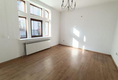 Apartament cu 4 camere decomandat în Gara de Nord