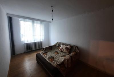 Apartament cu 3 camere decomandat în Precista
