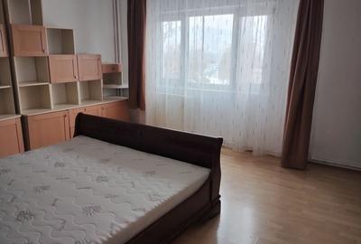 Apartament cu 4 camere decomandat în Dosu Bricii
