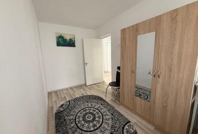 Apartament cu 3 camere decomandat în Exterior Vest
