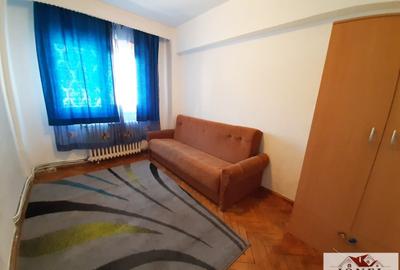 Apartament cu 3 camere decomandat în Cetate - 2
