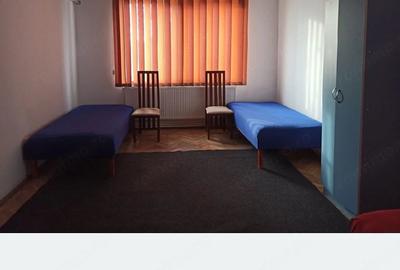 Casă cu 15 camere cu Teren 1000 Mp în Central