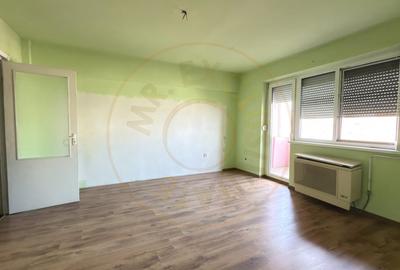 Apartament cu 4 camere semidecomandat în Carei - 14
