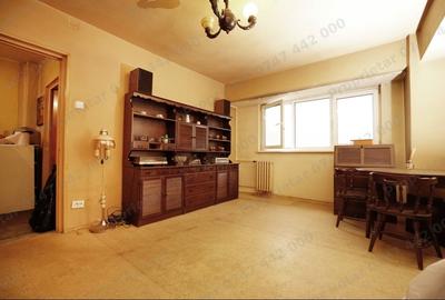 Apartament cu 4 camere decomandat, mobilat în Tei