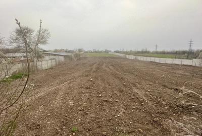 Teren de 4100 mp, în Central