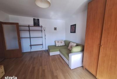 Garsonieră decomandată în Titan