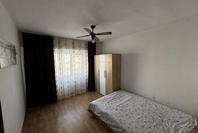 Apartament cu 3 camere decomandat, mobilat în Central