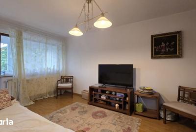 Apartament cu 3 camere decomandat în Dristor
