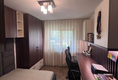 Apartament cu 4 camere decomandat în Ostroveni