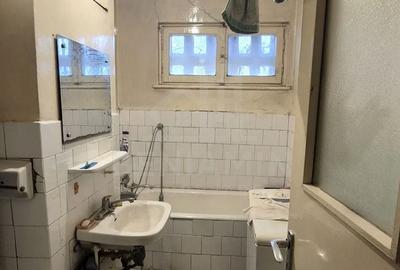 Apartament cu 3 camere semidecomandat în Astra