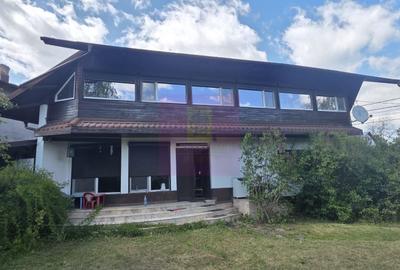 Casă cu 4 camere cu Canalizare în Central
