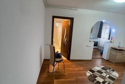 Apartament cu 2 camere semidecomandat în Micro 8 - 10
