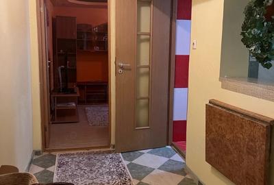 Apartament cu 3 camere semidecomandat în Exterior Vest