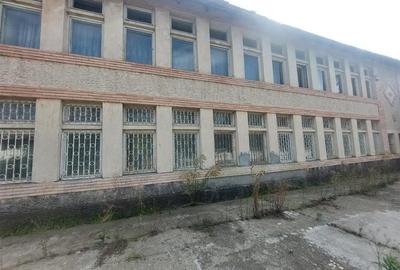 Birou, de 36 mp, în Est