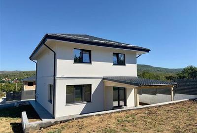 Casă individuală cu 4 camere cu Teren 660 Mp în Bârnova - 1