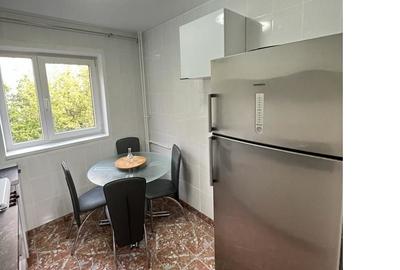 Apartament cu 3 camere în Drumul Taberei