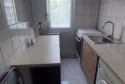Apartament cu 3 camere semidecomandat în Micro 19