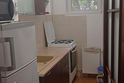Garsonieră decomandată în Titan