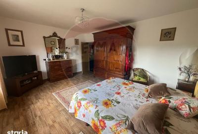 Casă cu 7 camere cu Teren 983 Mp în Garoafa - 1