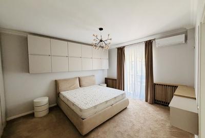 Apartament cu 3 camere decomandat în Sisești