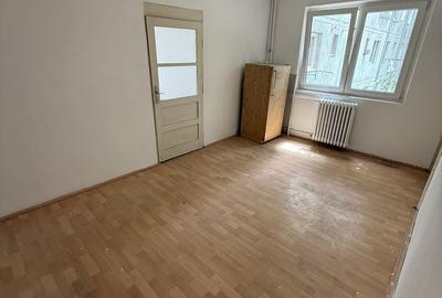 Apartament cu 2 camere în P-ța Doina