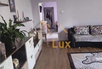 Apartament cu 3 camere semidecomandat în Gării