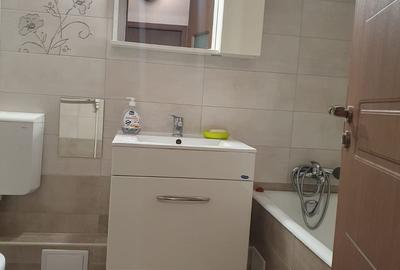 Apartament cu 2 camere decomandat în Văcăresti