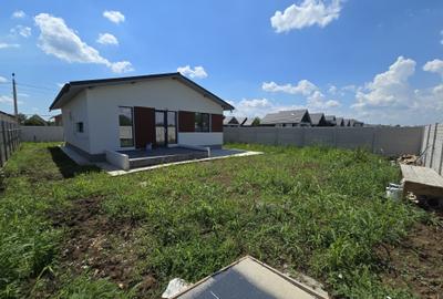 Casă cu 3 camere cu Teren 427 Mp în Berceni - 1