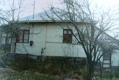 Casă cu 3 camere în Buștenari
