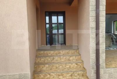 Casă cu 4 camere cu Teren 2360 Mp în Central - 9