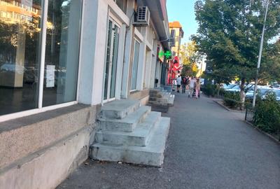 Spațiu comercial, de 142 mp, în Central - 4