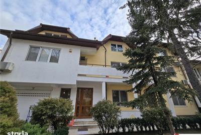 Casă cu 7 camere decomandat cu Teren 271.57 Mp în Grivița