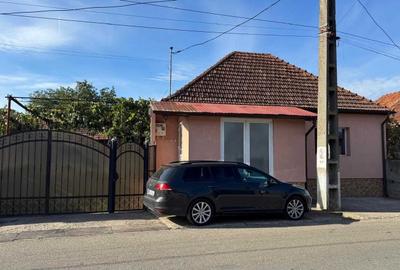 Casă cu 4 camere în Vadu Crișului