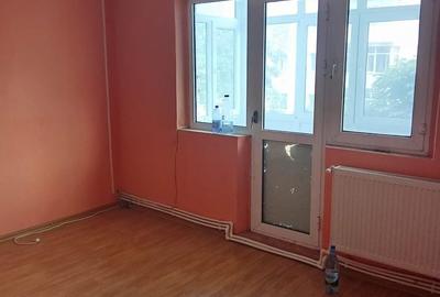 Apartament cu 2 camere semidecomandat în Micro 5 - 6