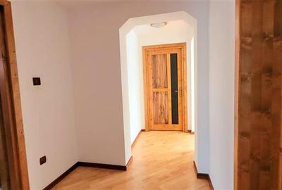 Casă individuală cu 15 camere cu Canalizare în Central - 15