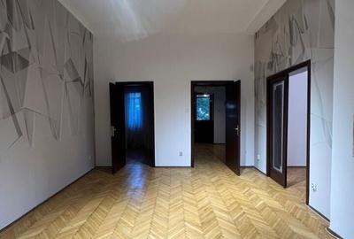 Apartament cu 4 camere în Primăverii