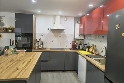 Casă cu 4 camere în Central