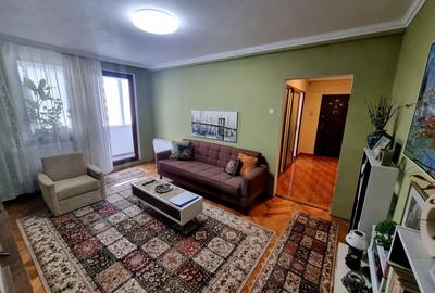 Apartament cu 3 camere semidecomandat, mobilat în Ultracentral
