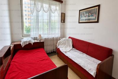 Apartament cu 3 camere semidecomandat în Astra