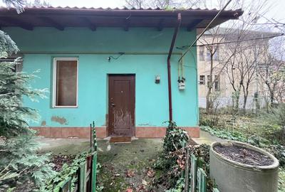 Casă individuală cu 2 camere cu Canalizare în Central - 1