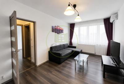 Apartament cu 2 camere semidecomandat, mobilat în Pajura