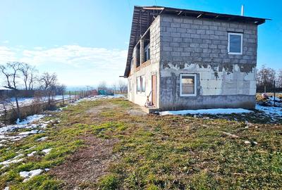 Casă cu 5 camere cu Teren 1407 Mp în Exterior Vest