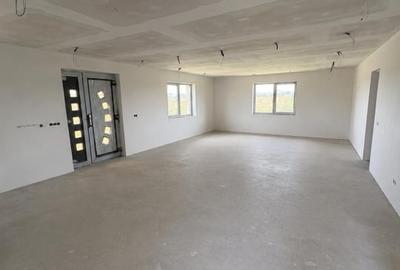 Casă individuală cu 4 camere cu Teren 700 Mp în Recea