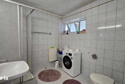 Casă cu 5 camere decomandat cu Teren 216 Mp în Central