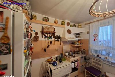 Apartament cu 3 camere semidecomandat, mobilat în Ștefan cel Mare