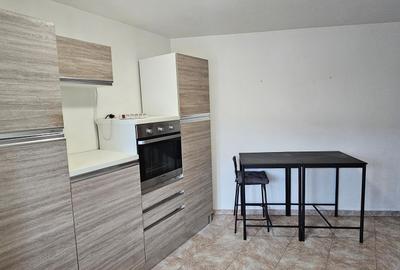 Apartament cu 3 camere semidecomandat, mobilat în Capitale - 10