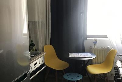 Apartament cu 3 camere decomandat în Exterior Vest