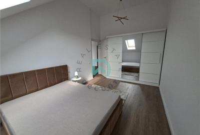 Apartament cu 3 camere decomandat în Tractorul - 4