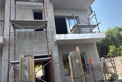Casă cu 5 camere cu Teren 210 Mp în Central